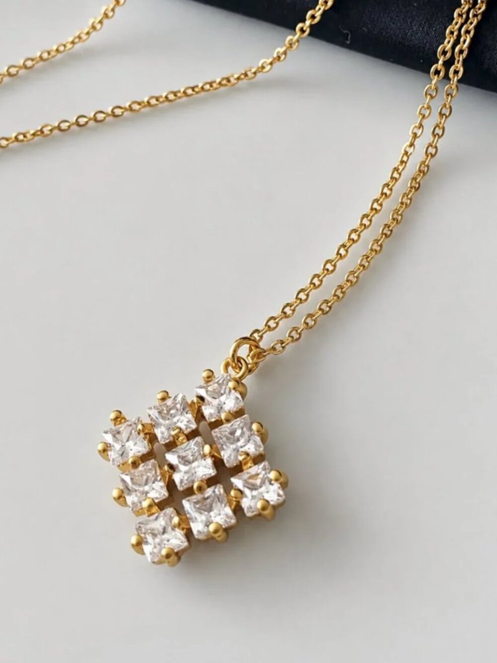Kate Spade Crystal Pendant Necklace Gold Tone Clear Crystal Statement Necklace - Picture 2 of 2
